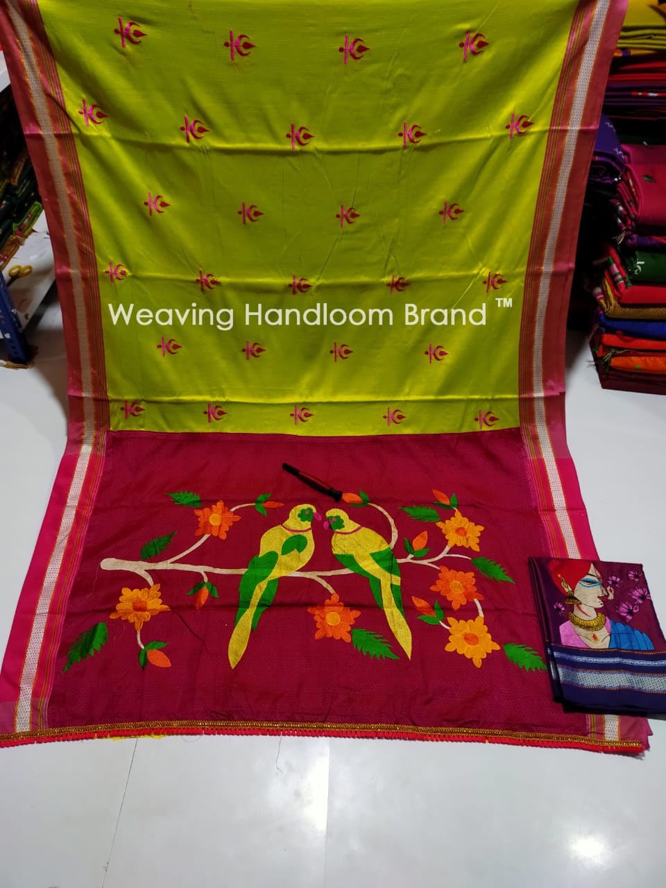 Buy Arani Gejiriwal Pattu + Designs Saree With Chit Pallu & Blouse Contrast  at Amazon.in